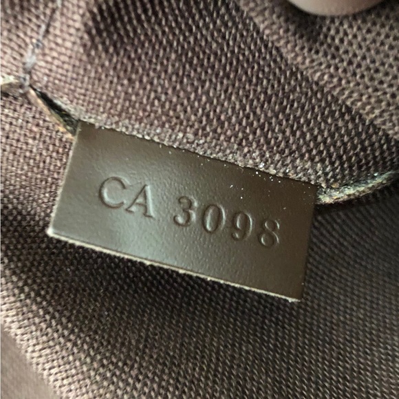 Louis Vuitton Brooklyn GM Damier Messenger Bag - Picture 10 of 10